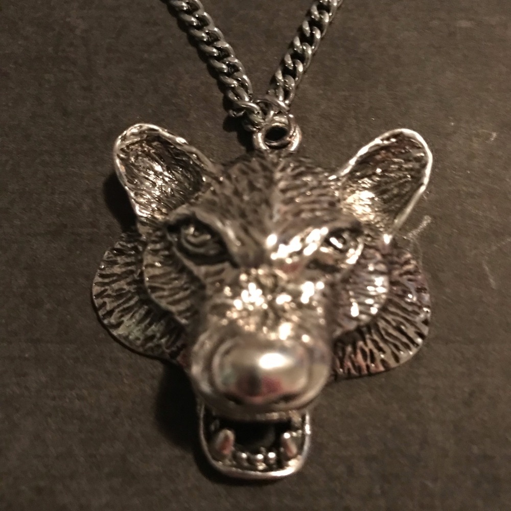 Metal wolf necklace